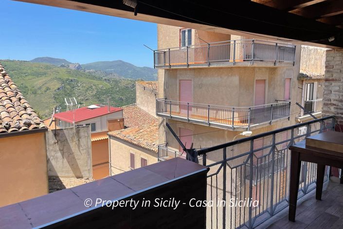 Image No.20-2 Bed House for sale