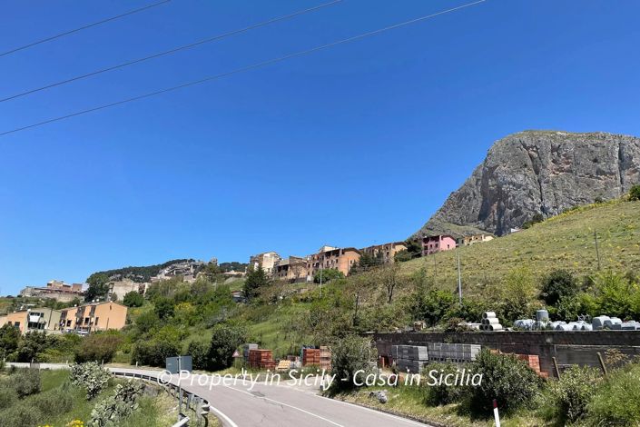 Image No.25-2 Bed House for sale