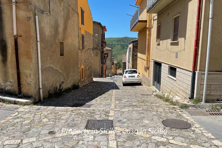 Image No.26-2 Bed House for sale