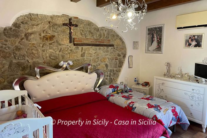 Image No.7-2 Bed House for sale