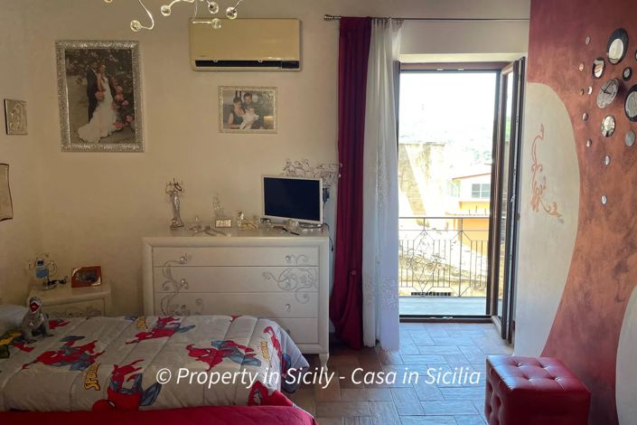 Image No.8-2 Bed House for sale