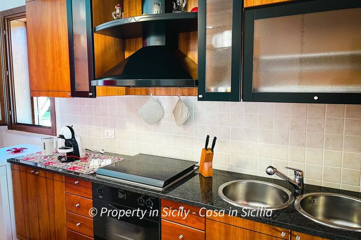 Image No.10-3 Bed House for sale