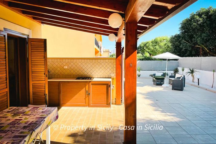 Image No.11-3 Bed House for sale