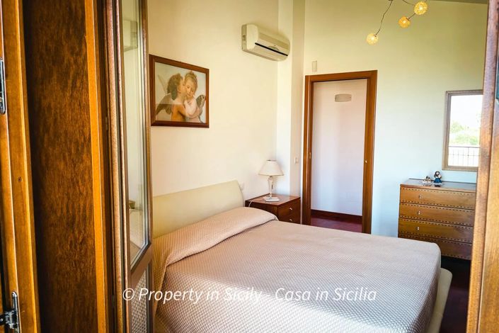 Image No.12-3 Bed House for sale