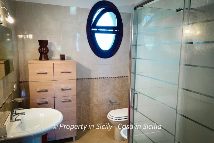 Image No.15-3 Bed House for sale