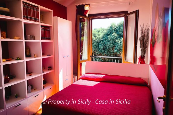 Image No.17-3 Bed House for sale