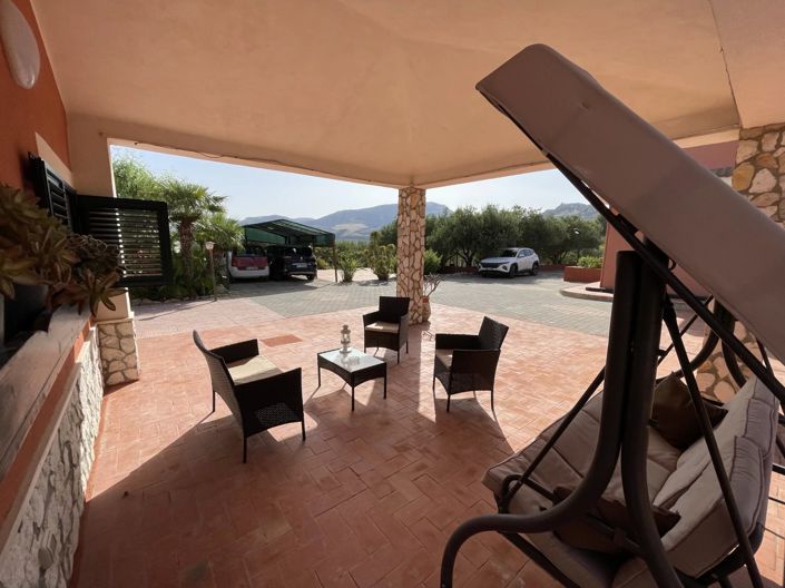 Image No.16-4 Bed House for sale