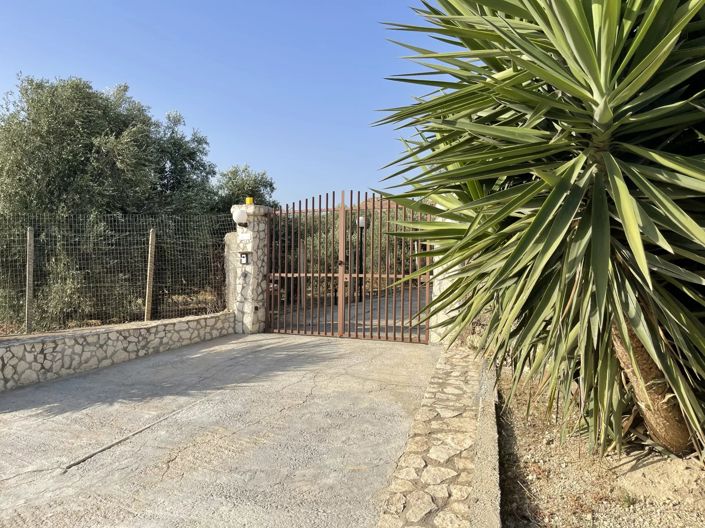 Image No.2-4 Bed House for sale