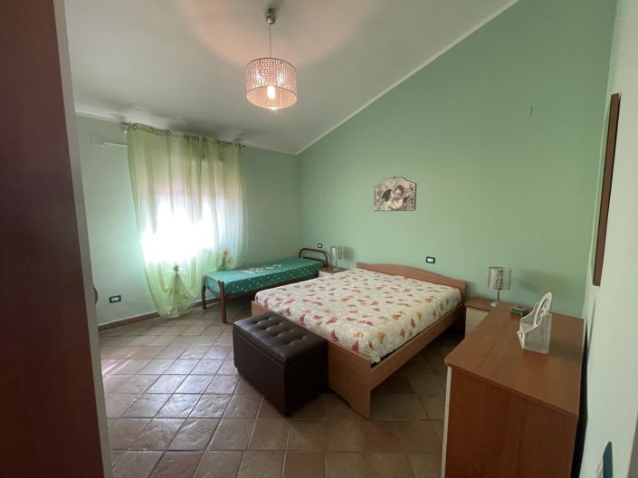 Image No.30-4 Bed House for sale