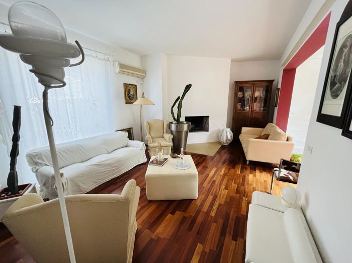 Image No.19-3 Bed Villa for sale