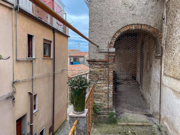 Image No.20-7 Bed House for sale