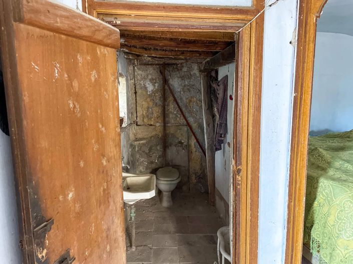 Image No.24-7 Bed House for sale