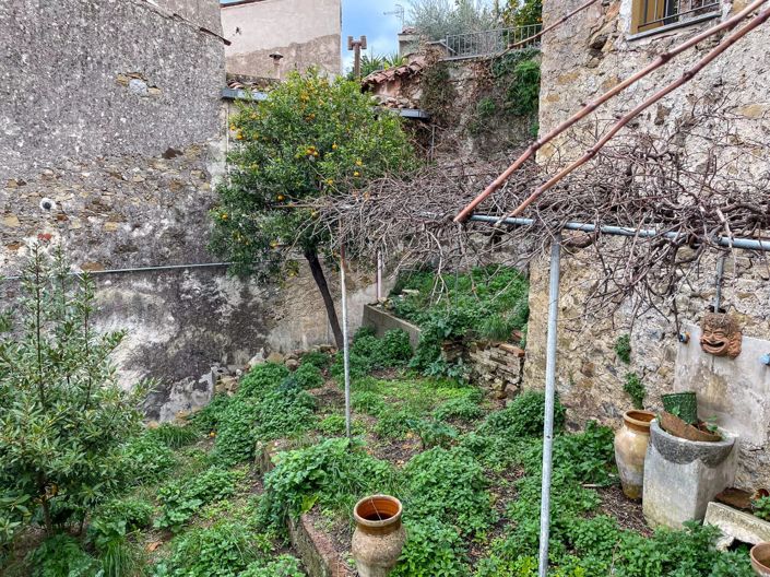 Image No.7-7 Bed House for sale