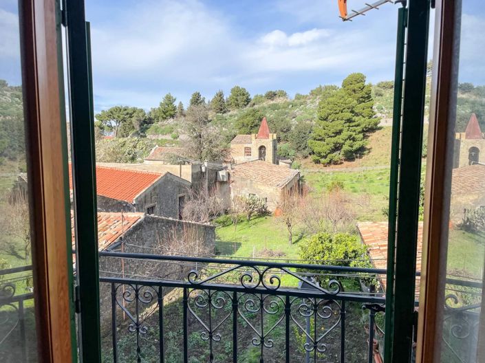 Image No.13-2 Bed House for sale