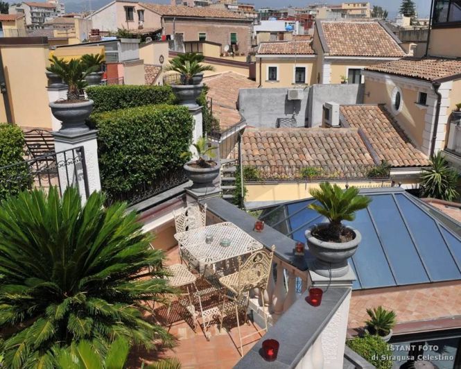 Image No.11-10 Bed Villa for sale