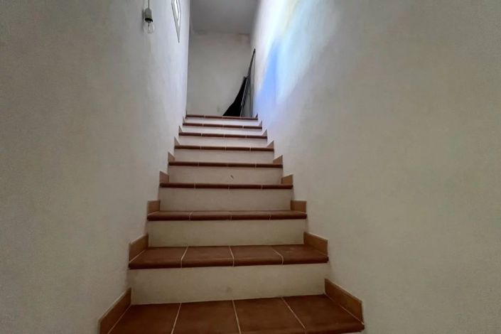 Image No.10-1 Bed House for sale