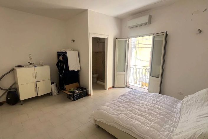 Image No.11-1 Bed House for sale