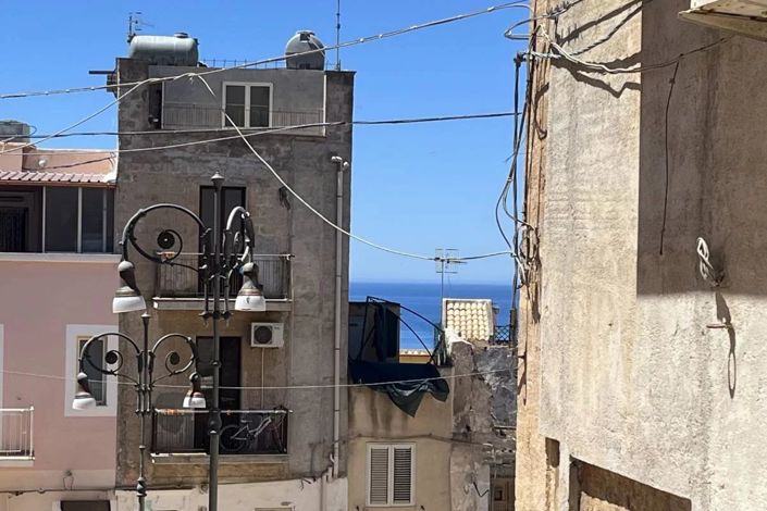 Image No.16-1 Bed House for sale