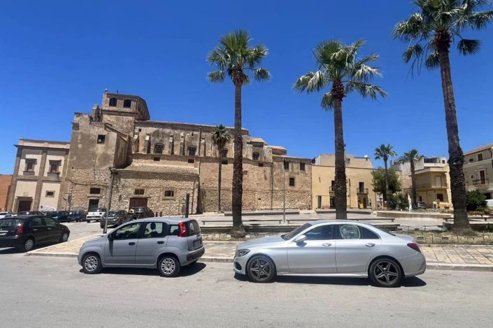 Image No.17-1 Bed House for sale