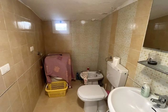 Image No.9-1 Bed House for sale