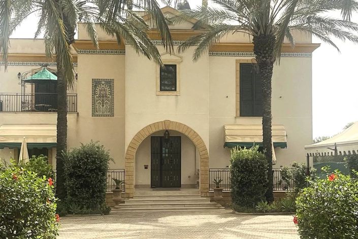 Image No.10-10 Bed Villa for sale