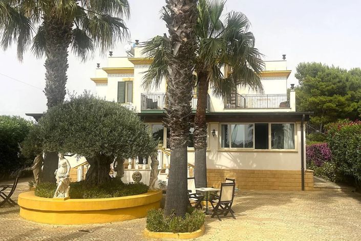 Image No.11-10 Bed Villa for sale