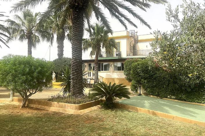 Image No.12-10 Bed Villa for sale