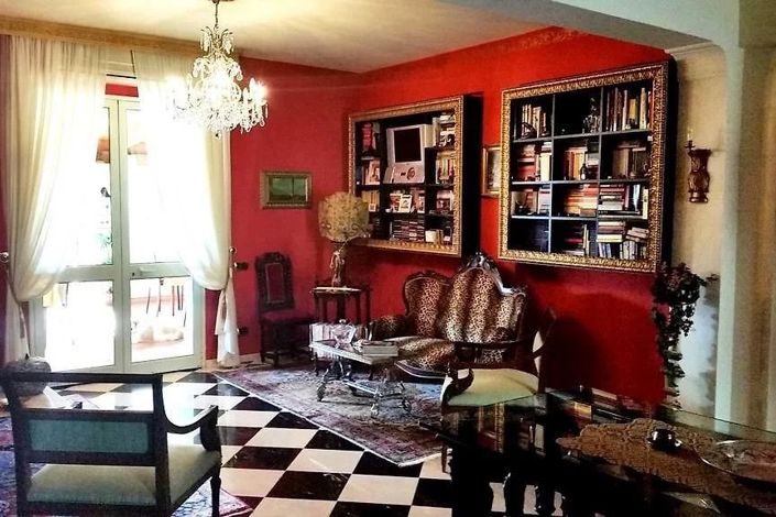 Image No.19-10 Bed Villa for sale