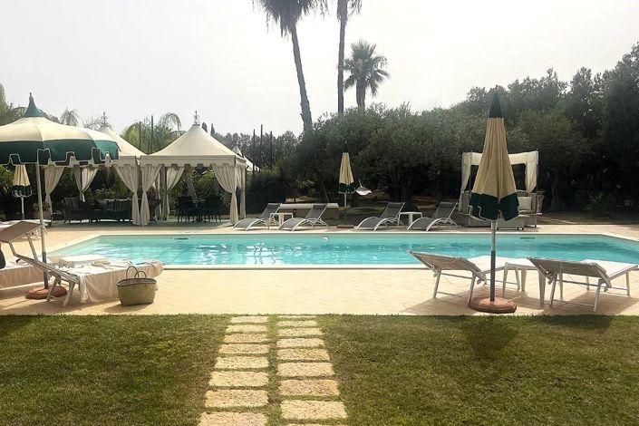 Image No.7-10 Bed Villa for sale