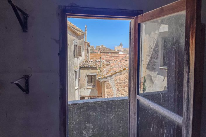 Image No.19-5 Bed House for sale