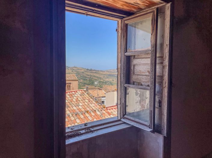 Image No.22-5 Bed House for sale