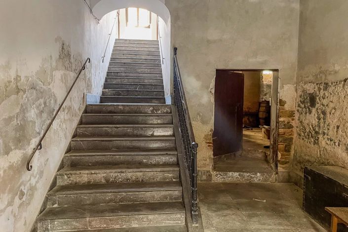 Image No.30-5 Bed House for sale