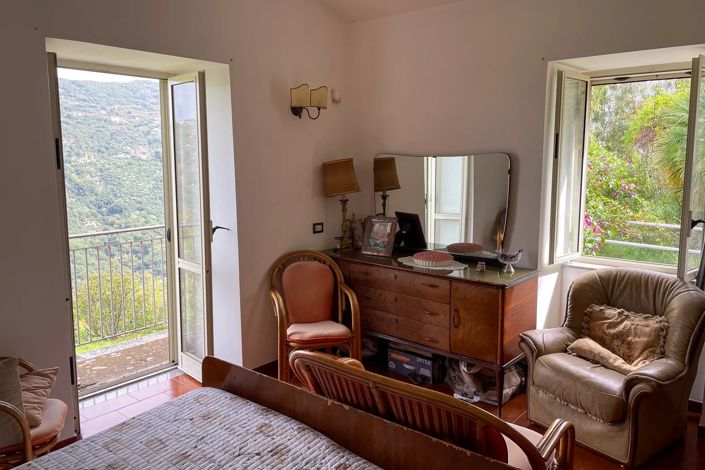 Image No.10-2 Bed House for sale