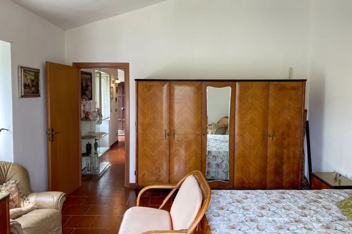 Image No.13-2 Bed House for sale