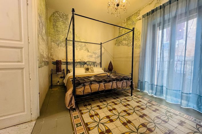 Image No.23-5 Bed Property for sale