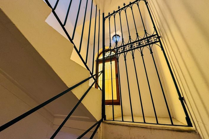 Image No.30-5 Bed Property for sale