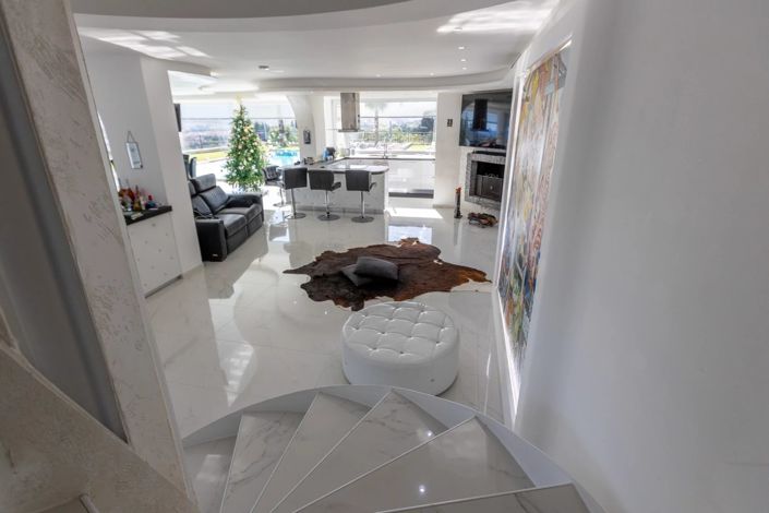 Image No.17-2 Bed Villa for sale