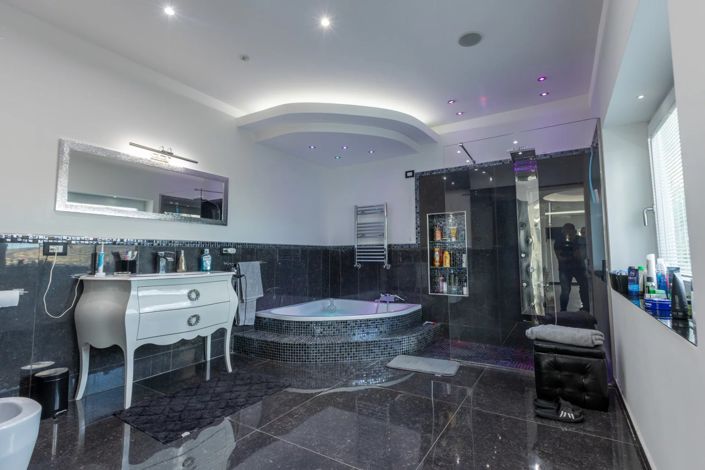 Image No.20-2 Bed Villa for sale