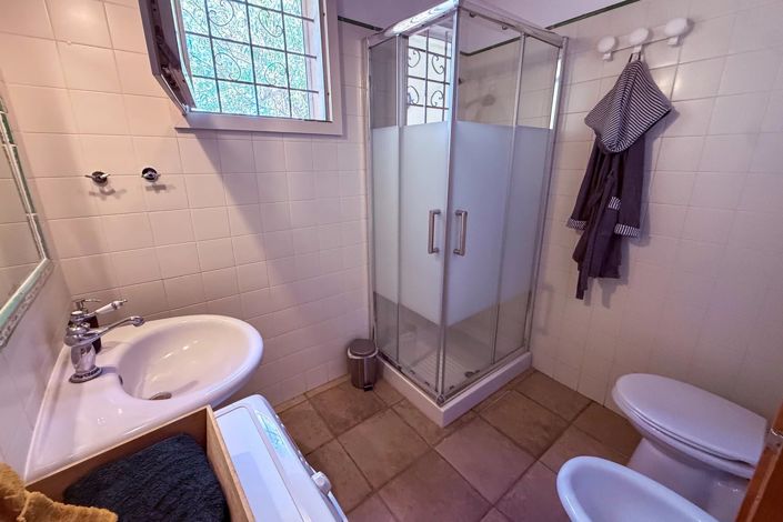 Image No.16-1 Bed House for sale