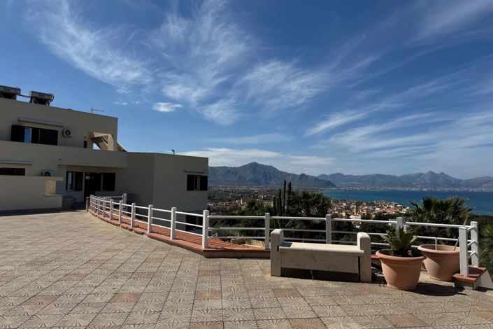 Image No.2-5 Bed Villa for sale