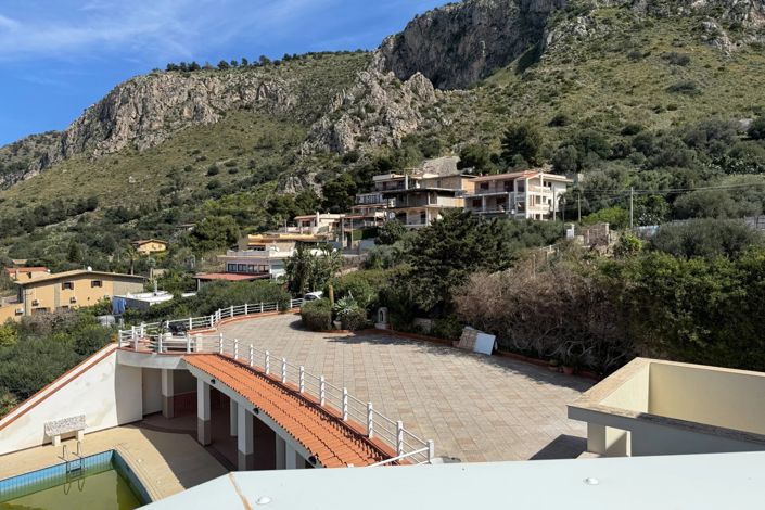 Image No.3-5 Bed Villa for sale