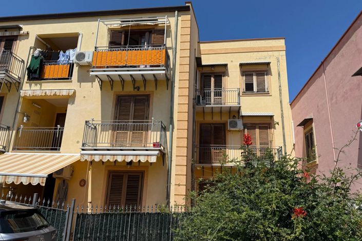 Image No.20-2 Bed Apartment for sale