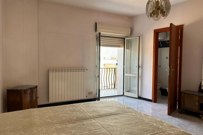 Image No.11-2 Bed House for sale