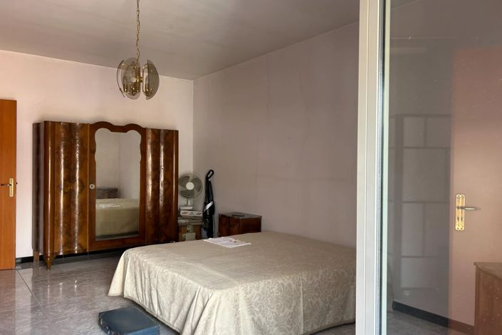 Image No.13-2 Bed House for sale