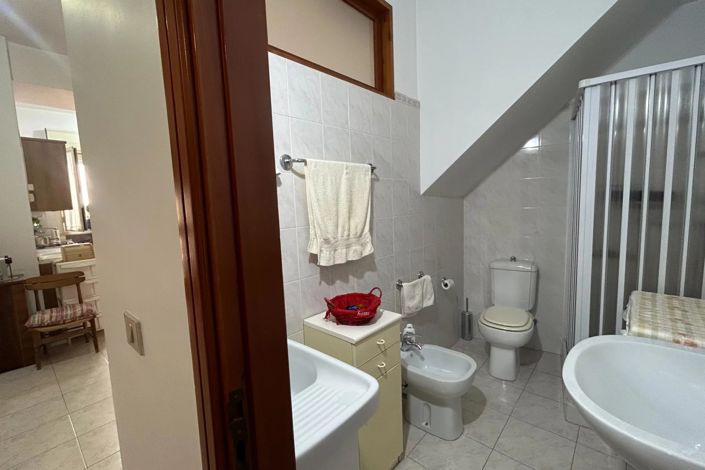 Image No.19-2 Bed House for sale