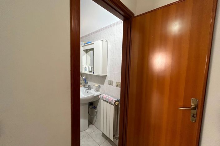 Image No.20-2 Bed House for sale