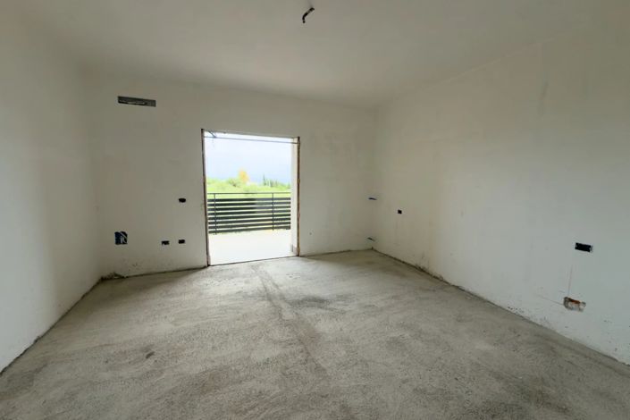 Image No.11-3 Bed House for sale