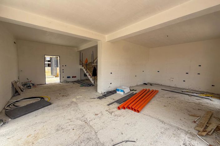 Image No.19-3 Bed House for sale