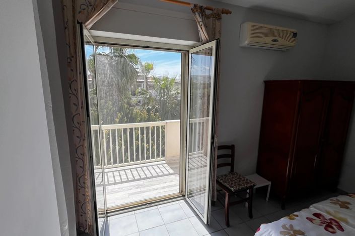 Image No.12-3 Bed House for sale