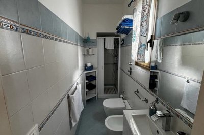 de864e37bf02bfd1dd7868c2fb67e4b9e1e3567f5a192